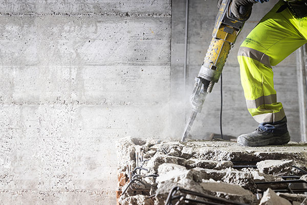 Jackhammer tool exposes worker to silica